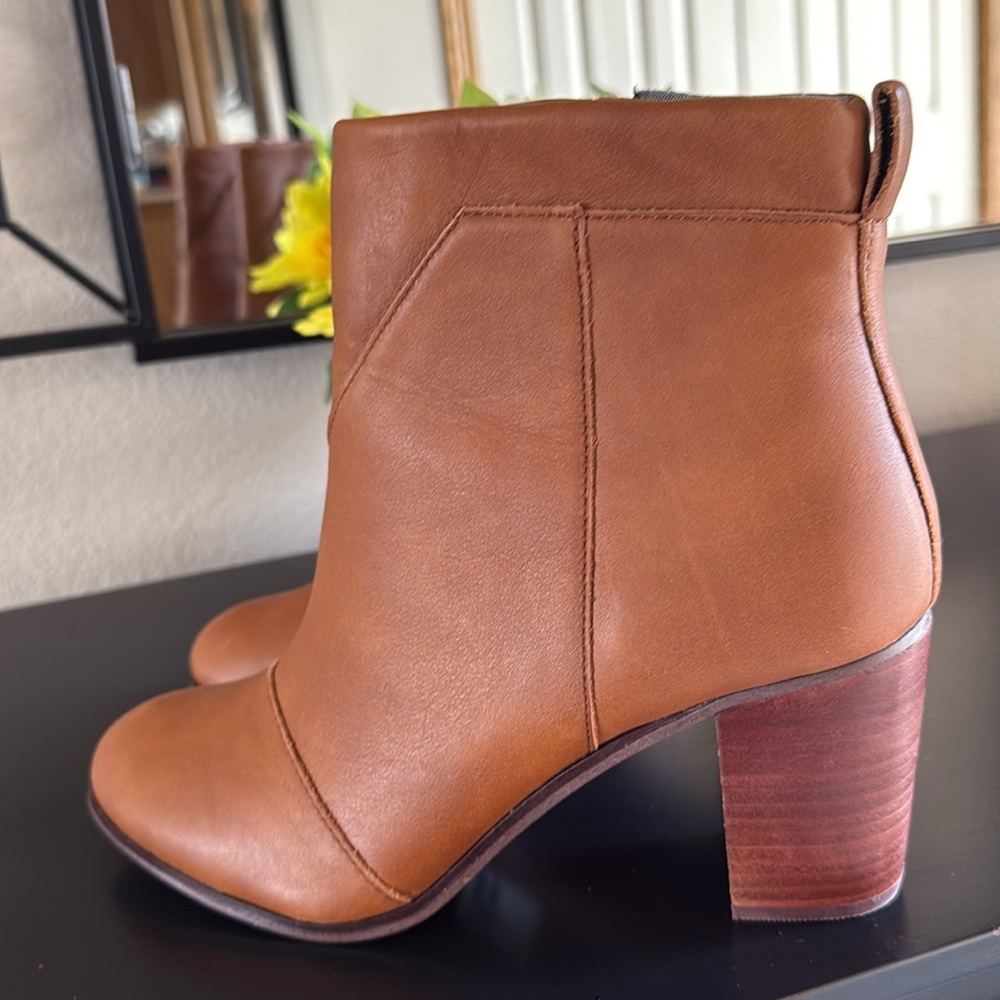 Tom’s Vegan Ankle Boots - Picture 5 of 12